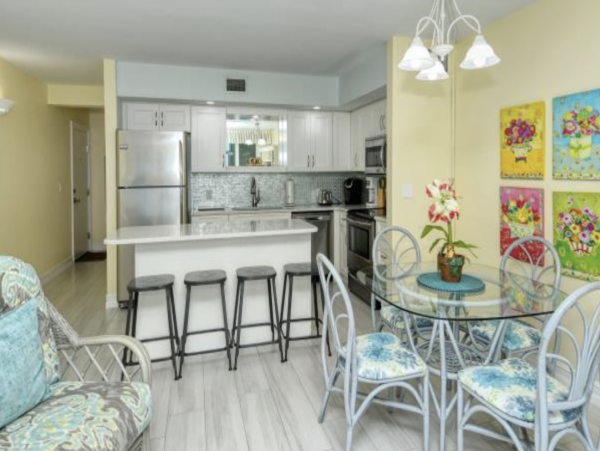Charming Vacation Rental on Longboat Key. Call Today.